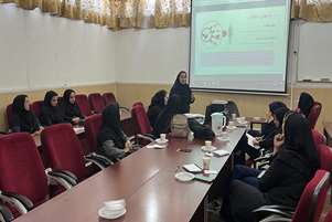 برگزاری کلاس آموزشی نظام سندرومیک بیماری‌ های واگیر برای کارکنان شبکه بهداشت و درمان شهرستان نی‌ریز